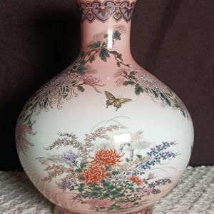 JAPANESE KYOTO PORCELAIN VASE 20th Century ovoid trumpet mouth Floral Butterfly